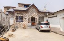Parcelle de 12msur22 en vente à DGC 155000 dollars avec 2 appartements de 2ch et des maisons commercial mediacongo