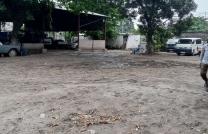 Belle opportunité à saisir à kasa Vubu Une grande concession de *5.400* *mètres carrés* sur macadam Saïo Réf : Hôpital du Cinquantenaire Mosika na boulevard Triomphal 0815858019 mediacongo