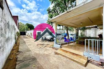 Devenez propritaire de cette belle parcelle de 600m bel emplacement  et dote dune grande maison basse habitable des 3CHS annexe studio. BinzaPigeon au prix malin 
