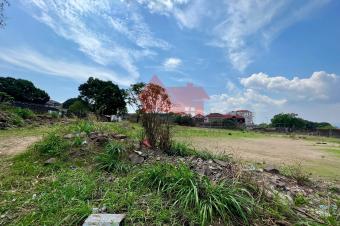 VENTE DUNE MAGNIFIQUE CONCESSION PLANE DE 8.500M  OFFRANT UNE VUE SUR LE FLEUVE CONGO. SITUE  NGALIEMA MACAMPAGNE DANS UN EMPLACEMENT ATTRAYANT. IDAL POUR TOUS PROJETS IMMOB