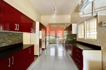 LOCATION DUNE SUBLIME VILLA DOTE DUNE MAISON DE R1 DPOQUE QUI DISTRIBUE 5 CHS 3 ANNEXES STUDIOS 2 TERRASSES JARDIN GURITE. SITUE  GOMBE