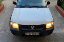 Pickups Nissan hardbody  automobile_motos_velos_engins_et_pieces