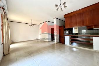 LOCATION DUNE MAGNIFIQUE VILLA DUPLEX QUI DISTRIBUE 3 CHS PISCINE TERRASSE MINI TERRAIN FOOT TERRAIN TENNIS. SITUE  NGALIEMA DANS UN BEL EMPLACEMENT 