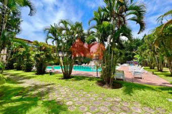 LOCATION DUNE MAGNIFIQUE VILLA DUPLEX QUI DISTRIBUE 3 CHS PISCINE TERRASSE MINI TERRAIN FOOT TERRAIN TENNIS. SITUE  NGALIEMA DANS UN BEL EMPLACEMENT 