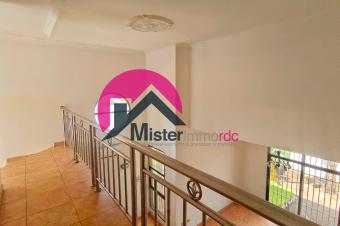 Villa en duplex de RC1 avec 3CHS  garage et coin jardin priv au sein dune concession des 4 villas identiques avec piscine groupe lectrogne etc. Prs de Socimat 