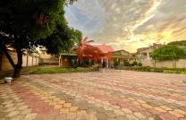 LOCATION D’UNE SUPERBE VILLA, DOTÉE D’UNE BELLE MAISON BASSE QUI DISTRIBUE 4 CHS, 2 ANNEXES STUDIOS, 2JARDINS, GUÉRITE. SITUÉE À GOMBE mediacongo