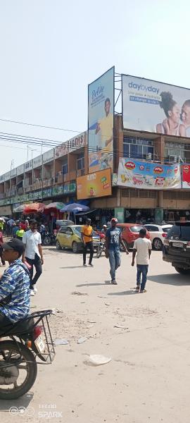 VENTE DUN MAGASIN LOCAL SUR AVENUE DU COMMERCE 