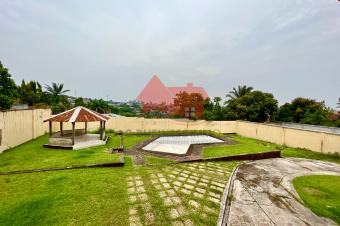 VENTE DUNE GRANDE VILLA DPOQUE DE 1.925M 
