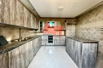 LOCATION DUN MAGNIFIQUE APPARTEMENT PENTHOUSE AU CUR DU CENTRE VILLE. IDAL POUR USAGE PROFESSIONNEL 