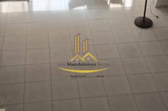 A vendre un appartement Spacieux  Gombe sur haut commandement 