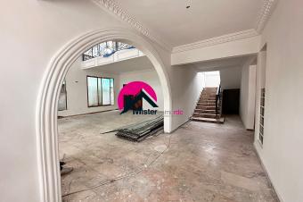 Villa bucolique offrant un cadre unique pour habitation ou professionnel dote dun superbe btiment de RC1 des 4CHS autonomes annexe dune chambre piscine etc. Gombe zone A
