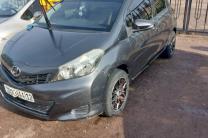 Vitz nouveau  automobile_motos_velos_engins_et_pieces