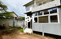 VENTE: PARCELLE DE 233m² AVEC BÂTISSE R+1 DE 3 CHAMBRES SUR KINSHASA-NGALIEMA mediacongo