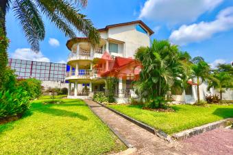 LOCATION DUN SUBLIME APPARTEMENT QUI DISTRIBUE 3 CHAMBRES 