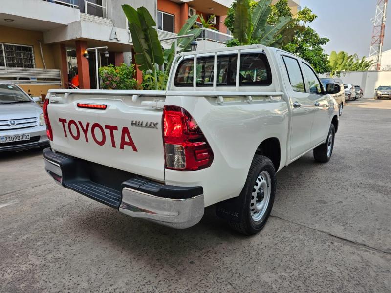 Arrivage Pickup Toyota Hilux neuve Double cabin Annee  2022 Manuel Diesel 4 cylindre Interior tissus 00 km 4 x 4 Telephonebleutooth Climatise Usb.dvd.Aux 3 cls 
