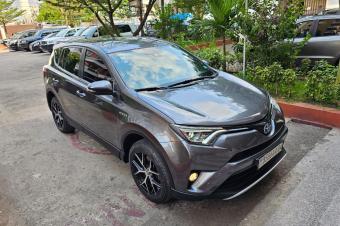 Toyota Rav4 Hybrid Annee  2017 Automatique Steptronique Essence 4 cylindre interior Cuire Siege electrique 92000 km 4 x 4  Coffre electrique Camera de Recule Eco et Spo