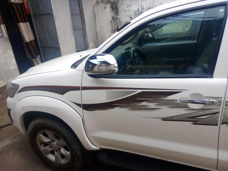 Vente toyota hilux sans plaque 