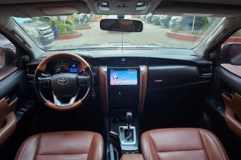 Arrivage Toyota Fortuner Annee  2017 Automatique Steptronique Essence 4 cylindre Interior Cuire 11.500 km 4 x 4 Camera de recule 3 banquet 7 places 3 Ecran Android 