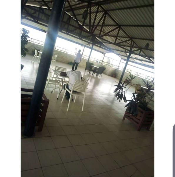 MAGNIFIQUE IMMEUBLE  VENDRE DANS LA COMMUNE DE LA GOMBE 