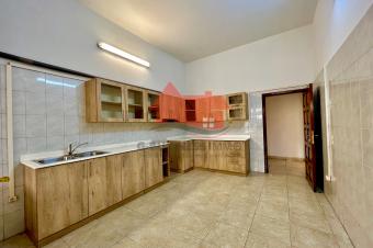 LOCATION DUN SUBLIME APPARTEMENT SPACIEUX ET LUMINEUX DOTE DE 2 CHS PISCINE JARDIN ESPACE PARKING 