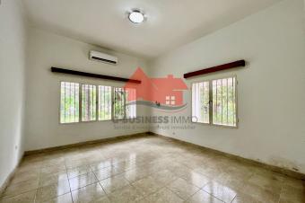 LOCATION DUN SUBLIME APPARTEMENT SPACIEUX ET LUMINEUX DOTE DE 2 CHS PISCINE JARDIN ESPACE PARKING 