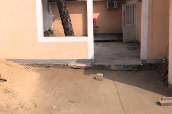 PARCELLE  VENDRE DANS LA COMMUNE DE LEMBA SALONGO QUARTIER SAFRICAS  COURANT ET EAU DISPONIBLE 24h24h