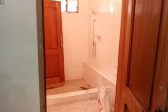 PARCELLE  VENDRE DANS LA COMMUNE DE LEMBA SALONGO QUARTIER SAFRICAS  COURANT ET EAU DISPONIBLE 24h24h