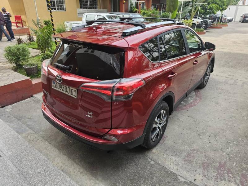 Toyota Rav4 Non hybrid Annee  2017 Automatique Steptronique Essence 4 cylindre interior tissus 56000 km 4 x 4  Camera de Recule Eco et Sport mode Telephonebleutooth 