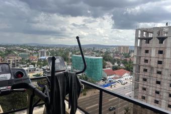 Vente de lAppartement nouvellement construit  Gombe sur le boulevard du 30 juin   Prix de revenu locatif  3000 par mois  PRIX DE VENTE  400.000 Ngociable  WhatsApp  Ap