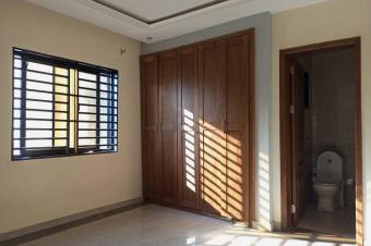 NGALIEMABRIKIN MISE EN VENTE DUNE BELLE PROPRIETE R1 DE TROIS 3CHAMBRES