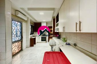 Somptueuse villa full meuble en Triplex des 4CHS 3 salles deau terrasse au rooftop avec vue piscine jardin mini terrain basketball etc BinzaMacampagne. 300 nuite 