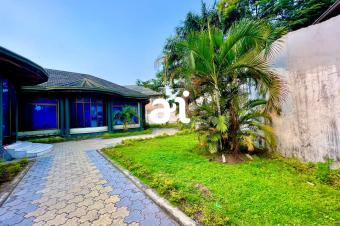 VENTE GRANDE PROPRIT DE 1400m DOTE DUNE GRANDE VILLA DE 10 CHAMBRES SUR KINSHASALIMETE 