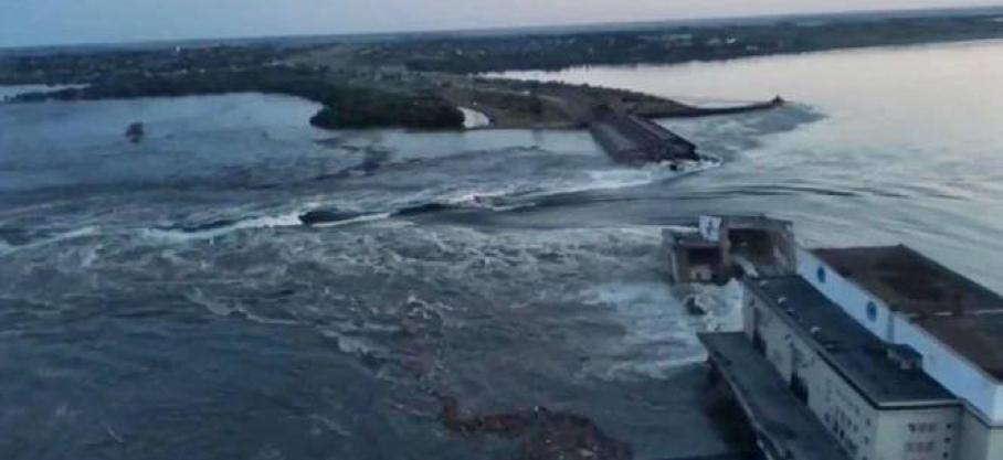 Ukraine: destruction partielle d’un barrage hydroélectrique des milliers d’habitants évacués