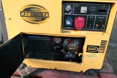 groupes_electrogenes_panneaux_solaires_construction Anonyme  