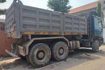 Camion marque Mercedes Actros 30 tonnes  vendre  Couleur dorigine  Climatisation impeccable  Prix 40.000  discuter