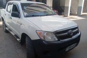 TOYOTA HILUX A VENDRE  Couleur dorigine  Moteur diesel manuel  Prix 13000  discuter