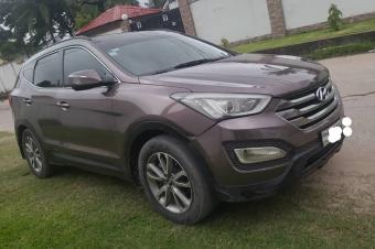 HYUNDAI SANTAFE 2014 Automatique essence 4 cylindres 61000km Climatisation impeccable Prix 14.000