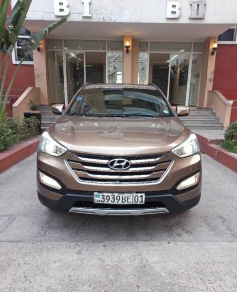 Hyundai Santa Fe  Annee  201415 Automatique Steptronique Essence 6 cylindre Interior tissus 4 x 4 47000 km 3 banquette 7 places TelephoneBleutooth Phares Led Cruise