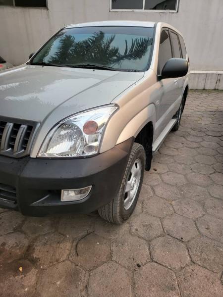 TOYOTA PRADO GX Couleur dorigine climatis diesel manuel 4x4 moteur 5l  13000 dernier prix