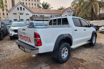 TOYOTA HILUX AVEC PLAQUE BP  VENDRE