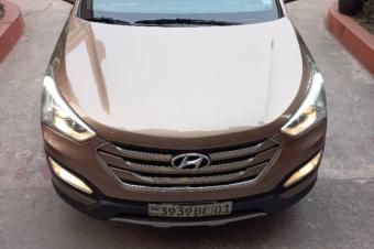 Hyundai Santa Fe  Annee  201415 Automatique Steptronique Essence 6 cylindre Interior tissus 4 x 4 47000 km 3 banquette 7 places TelephoneBleutooth Phares Led Cruise