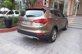 Hyundai Santa Fe  Annee  201415 Automatique Steptronique Essence 6 cylindre Interior tissus 4 x 4 47000 km 3 banquette 7 places TelephoneBleutooth Phares Led Cruise