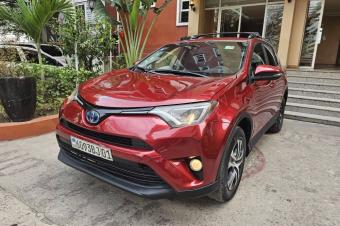 Toyota Rav4 Non hybrid Annee  2017 Automatique Steptronique Essence 4 cylindre interior tissus 56000 km 4 x 4  Camera de Recule Eco et Sport mode Telephonebleutooth 