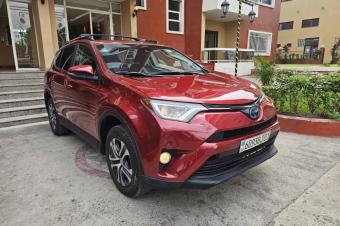 Toyota Rav4 Non hybrid Annee  2017 Automatique Steptronique Essence 4 cylindre interior tissus 56000 km 4 x 4  Camera de Recule Eco et Sport mode Telephonebleutooth 