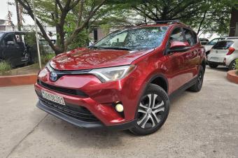 Toyota Rav4 Non hybrid Annee  2017 Automatique Steptronique Essence 4 cylindre interior tissus 56000 km 4 x 4  Camera de Recule Eco et Sport mode Telephonebleutooth 