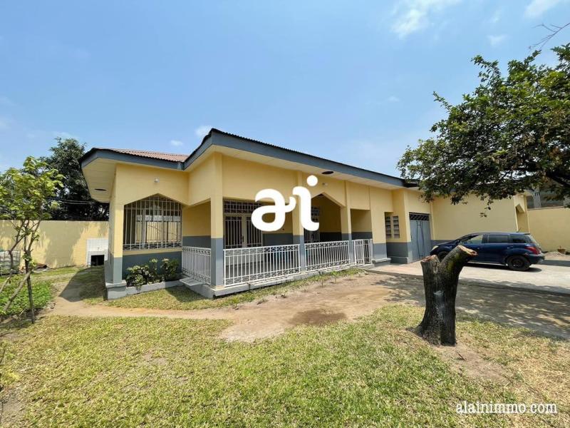 VENTE PROPRIT DE 711m AVEC GRANDE MAISON BASSE DE 3 CHAMBRES SUR KINSHASALIMETE