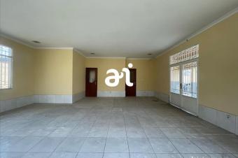 VENTE PROPRIT DE 711m AVEC GRANDE MAISON BASSE DE 3 CHAMBRES SUR KINSHASALIMETE