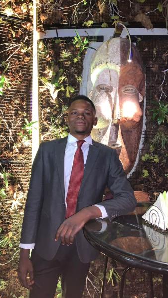 VAINQUEUR ADAN LUN DES ARTISTES PRESTATAIRES AU MARATHON DU RIRE ORGANIS PAR 360 COMMUNICATION