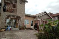 Parcelle de 16m24 à vendre à Upn à 150000 dollars à discuter avec 4 maisons ( de 3 CH 2 ch 1 CH et un studio) immobilier_vente_location