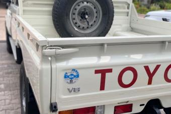 TOYOTA LAND CRUISER LX Prix  80.000 Anne de fabrication 2022  Kilomtrage 575 KM  Moteur Diesel V8  Bote de vitesse manuelle 4x4 Climatise   Vitres lectriques Doub